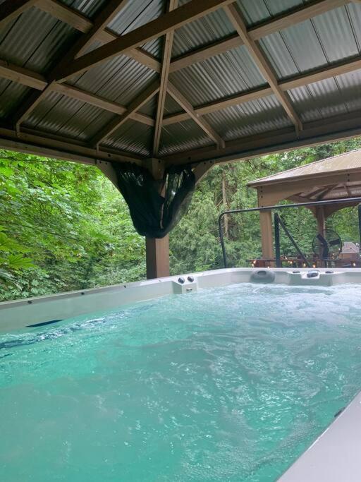 Serene Oasis Getaway With Sauna And A Swim Spa. بورتلاند المظهر الخارجي الصورة